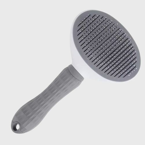 Une brosse pour chien gris à picots Acier inoxydable conçu a démêle les nœuds les plus tenaces, tout en douceur et sans douleurs.