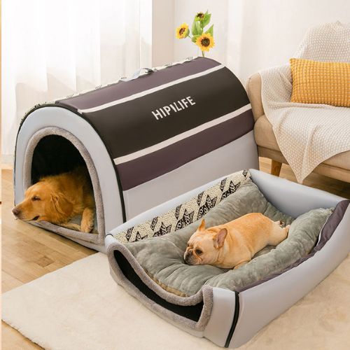 Deux chiens confortablement installĂ©s labrador Ă l'intĂ©rieur d'une niche pour chien et le bouledogue dessus comme couchage ouvert et abri douillet, idĂ©ale pour le repos en intĂ©rieur â design luxueux, aĂ©rĂ©