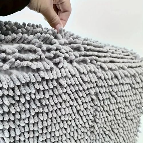 tapis-pour-chien-microfibre-gris-anti-saletes-une-texture-agreable-au-toucher