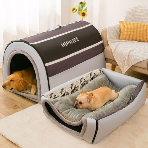 Deux chiens reposant dans un salon lumineux, l’un dans une niche XXL pour chien fermée, l’autre sur la niche converti en lit ouvert assorti, parfait pour l’hiver comme pour l’été
