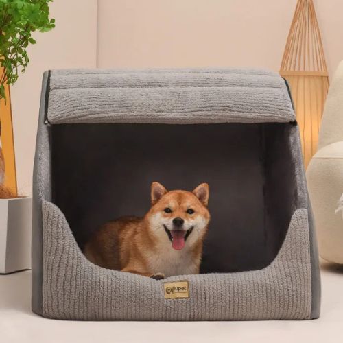 Niche pour chien intérieure spacieuse et douce, parfaite pour le confort et le repos de l’animal.