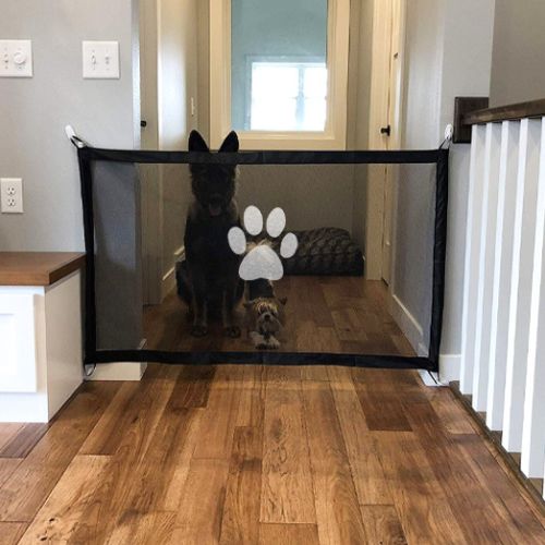 Barrière chien design avec filet respirant et motif de patte blanche pour un foyer sécurisé