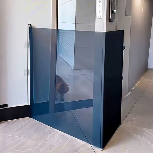 barriere pour chien souple et robuste empêchant le chien d’entrer dans une zone interdite