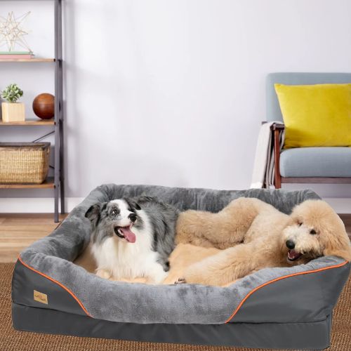 Canape pour chien élégant avec coussin épais et rebords, utilisé par plusieurs chiens.
