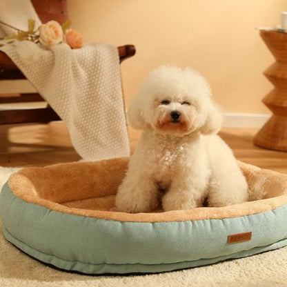 Coussin pour chien vert moelleux avec rebords confortables, idéal pour un sommeil paisible.