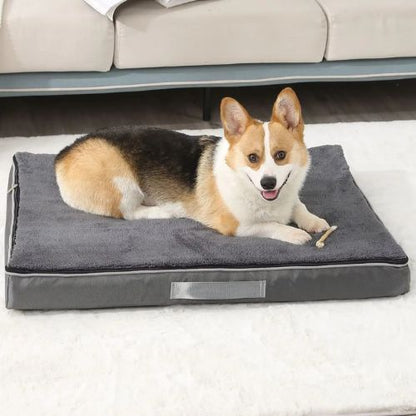 Matelas orthopédique pour chien gris confortable avec finition élégante et moderne.