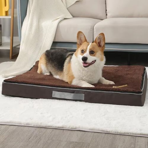 Matelas orthopédique pour chien marron déhoussable et confortable pour usage quotidien.