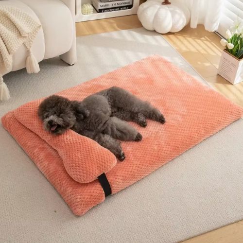 Matelas Orthopédique Rose avec couchage spacieux pour chien détendu.