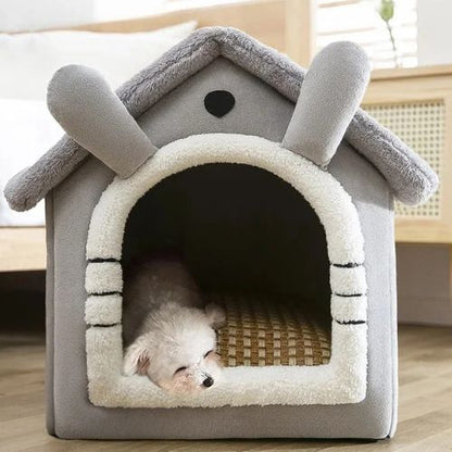 Niche d'intérieur pour chien fermée et sécurisante, couleur gris, offrant confort et chaleur à un petit chien.