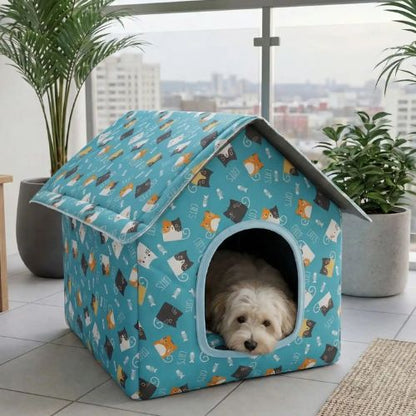niche exterieur pour chien design original bleu imperméable avec toit pointu et chien paisiblement installé dans un balcon.
