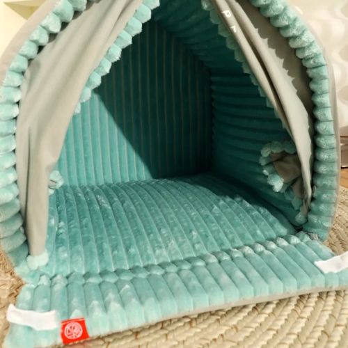 niche pour chien vaste ample généreuse l'intérieur en velours vert doux résistant.